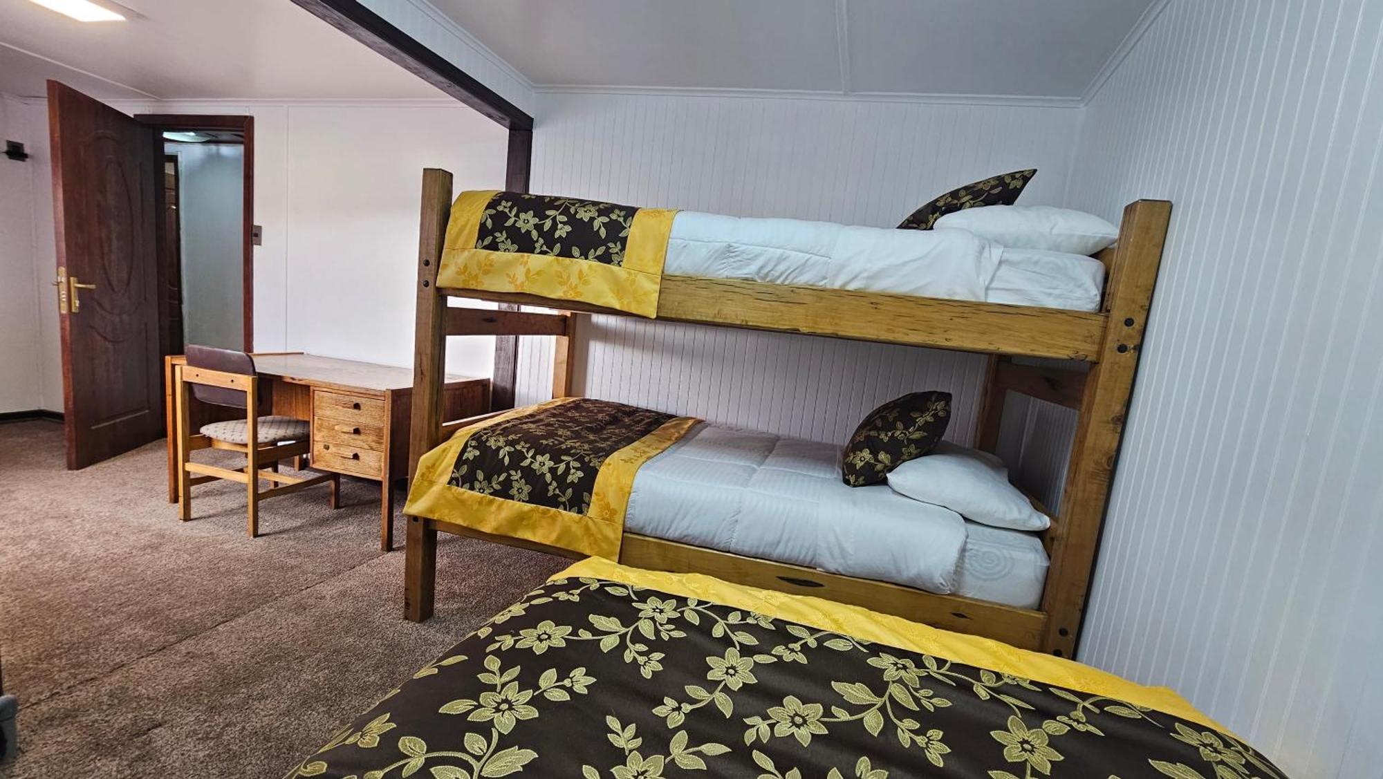 Hotel Forjadores Del Cabo De Hornos Puerto Williams Dış mekan fotoğraf
